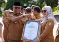 Pj Gubernur serahkan Penghargaan Award 2025 untuk Pimpinan OPD di Maluku Utara