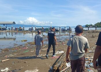 Wawali Tidore Tinjau Langsung Kondisi Pasca Banjir Berdampak Di Pelabuuan Semut Sofifi
