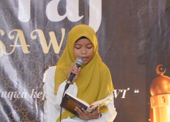 Izzah Qurrata’ain Mubarak Di Daulat Melantunkan Ayat Suci Alquran Pada Pembukaan Isra Mi’ra