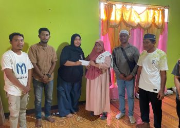 Kwatak Serahkan Sumbangan Duka Buat Almarhum Sahril Helmi