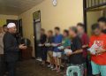 Wali Kota Tidore Sambangi Para Tahanan untuk Memberikan Takjil