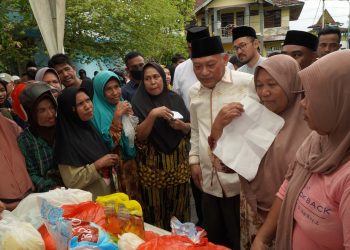 Safari Ramadhan, Wagub Sarbin Beri Bantuan Hingga Gelar Pasar Murah di Halsel