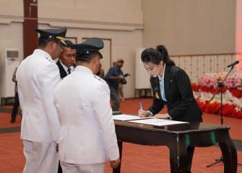 Gubernur Sherly Lantik Piet Hein-Kasman sebagai Bupati dan Wakil Bupati Halmahera Utara