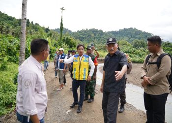 Tinjau Jalan Putus di Oba, Wagub Malut Pastikan Dibangun Setelah Lebaran