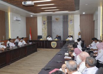 Mulai Berkantor, Wali Kota dan Wakil Wali Kota Tidore Rapat Bersama OPD Bahas Program Seratus Hari Kerja