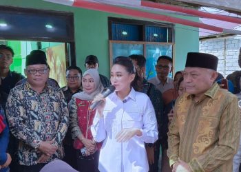 Respon Cepat, Gubernur Sherly Tinjau Warga Terdampak Puting Beliung di Guraping 