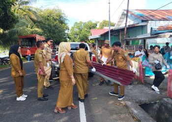 Warga Guraping Terdampak Angin Puting Beliung Terima Bantuan dari Pemprov Malut 