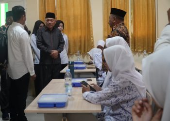 Tinjau Pembagian Makan Bergizi Gratis di Kota Ternate, Para Guru Titip Aspirasi untuk Sarbin Sehe