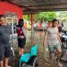 Personel Polresta Tidore Sigap Membantu Warga yang Terkena Dampak Banjir di Tuguwaji