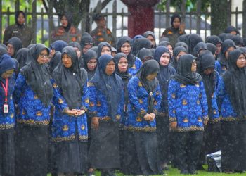 Diguyur Hujan Sejak Pagi, Upacara HUT 54 Korpri Berlangsung Lancar