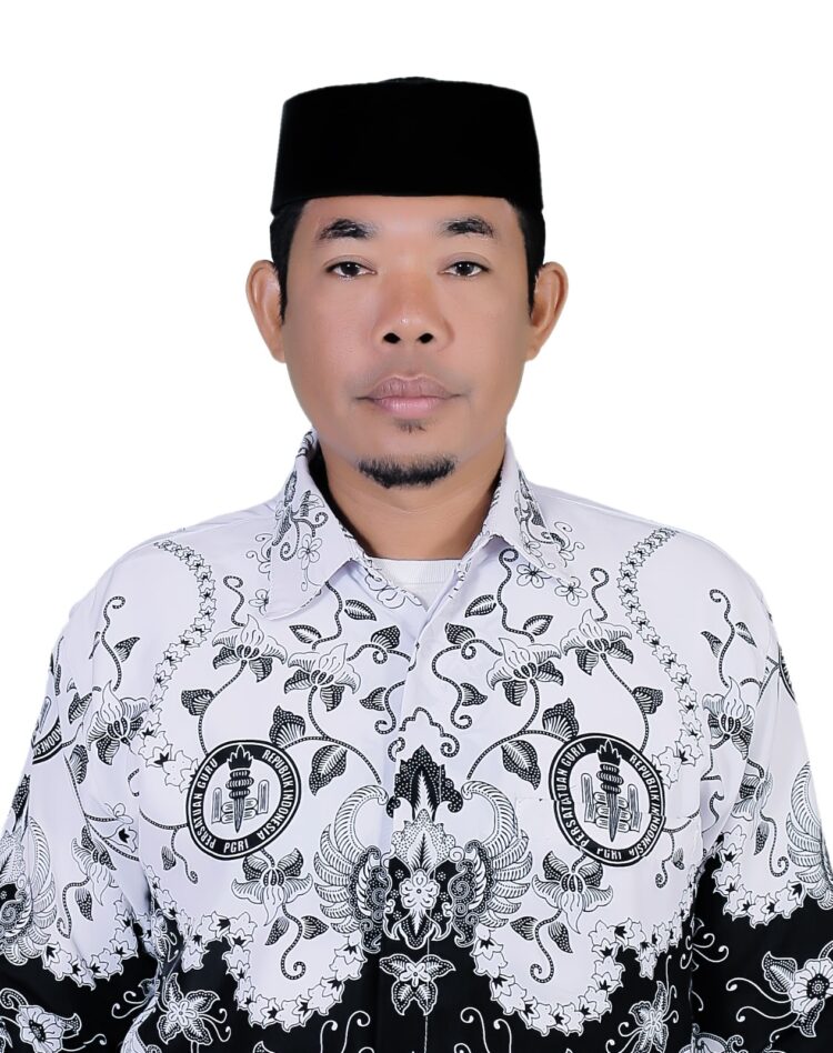 Ketua PGRI Halteng, Sahril M. Taher