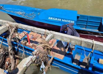 Ketika Jalan Putus, Perahu Nelayan Jadi Jalur Penyelamat Warga Halbar
