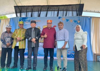 Terima Penghargaan dari Balai Bahasa Malut, Sekda Tidore: Kami Bangga Berbahasa Tidore